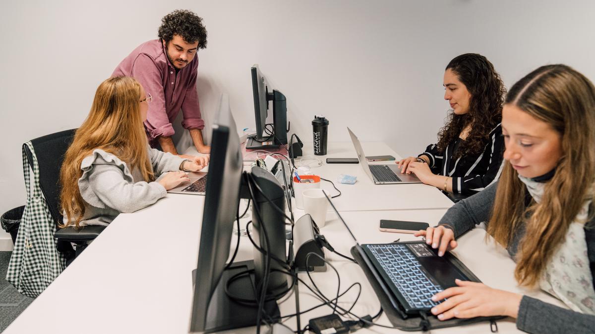 Trabajadores de Ufounders, en sus oficinas de Madrid.