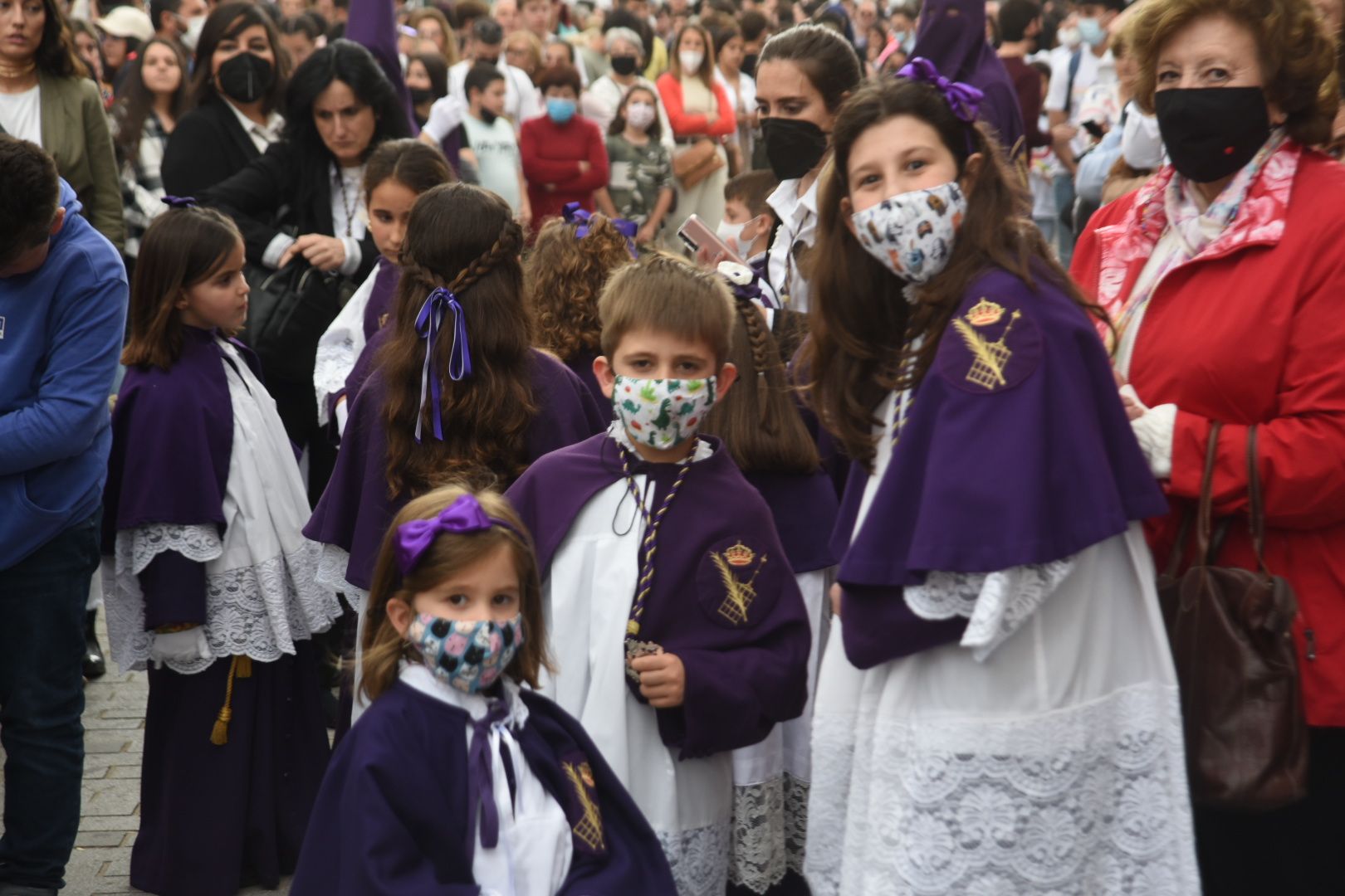 La hermandad del Calvario procesiona por San Lorenzo