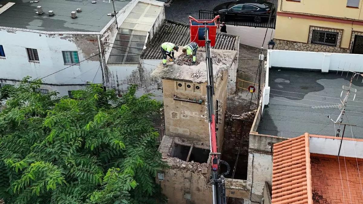 El Ayuntamiento inició las obras de derribo del antiguo transformador del Barrio Castillo en octubre del 2025.
