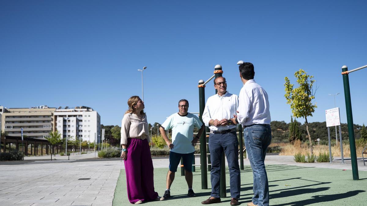 Visita del alcade de Cáceres, Rafa Mateos, a El Junquillo