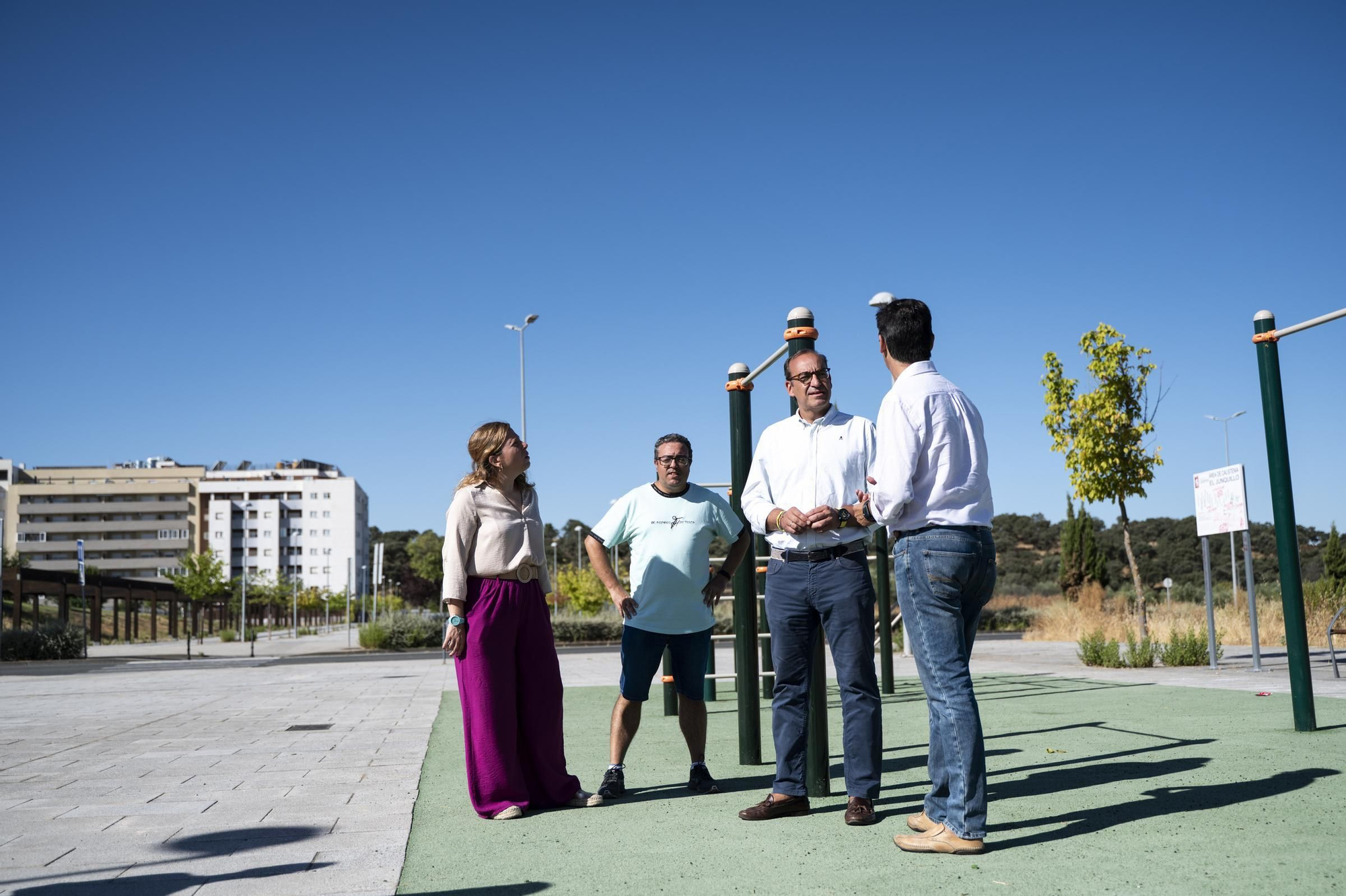 Visita del alcade de Cáceres, Rafa Mateos, a El Junquillo