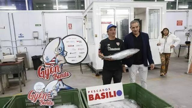 2217 kilos de bonito descargados en la lonja del Musel