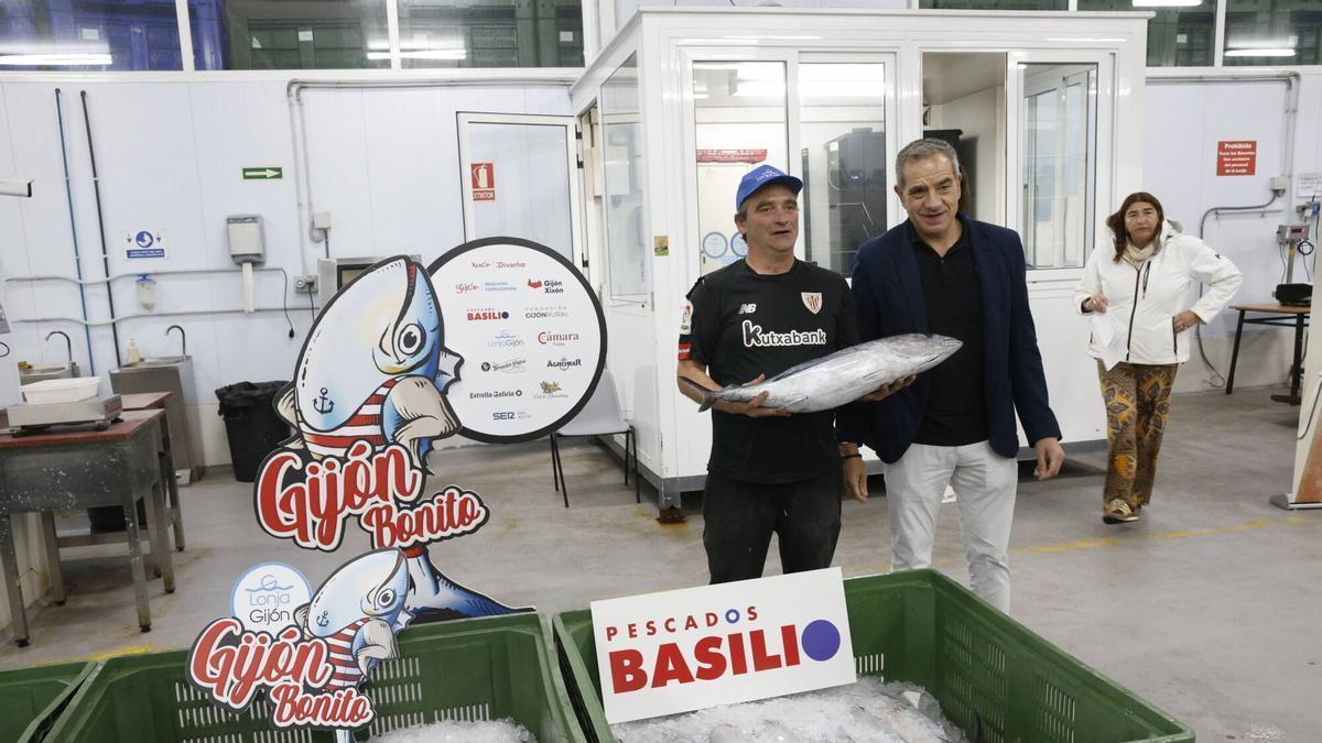 Arranca la costera en Gijón: 2.217 kilos de bonito descargados en la lonja del Musel