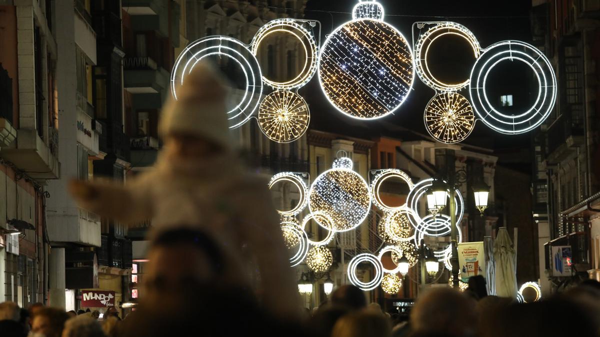 Iluminación la pasada Navidad en las calles de Avilés