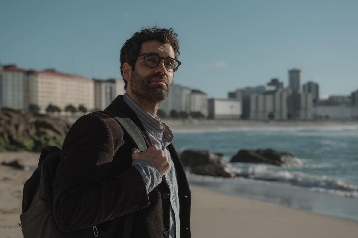 Imágenes de 'Ardora' en distintos lugares de A Coruña como el puerto o la playa de Matadero