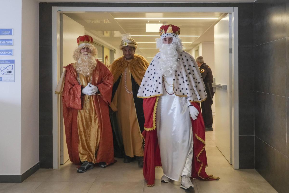 Los Reyes Magos visitan el CHUO