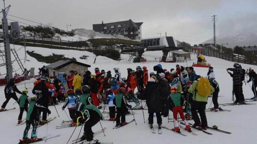 Esquiadores en Valgrande-Pajares.