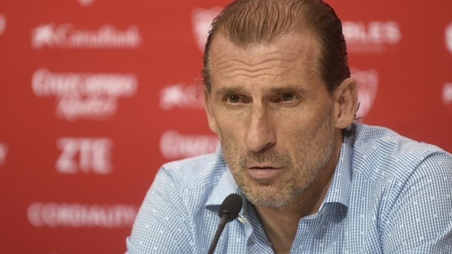 Óscar Arias, en rueda de prensa a lo largo de la temporada. / Manuel Gómez