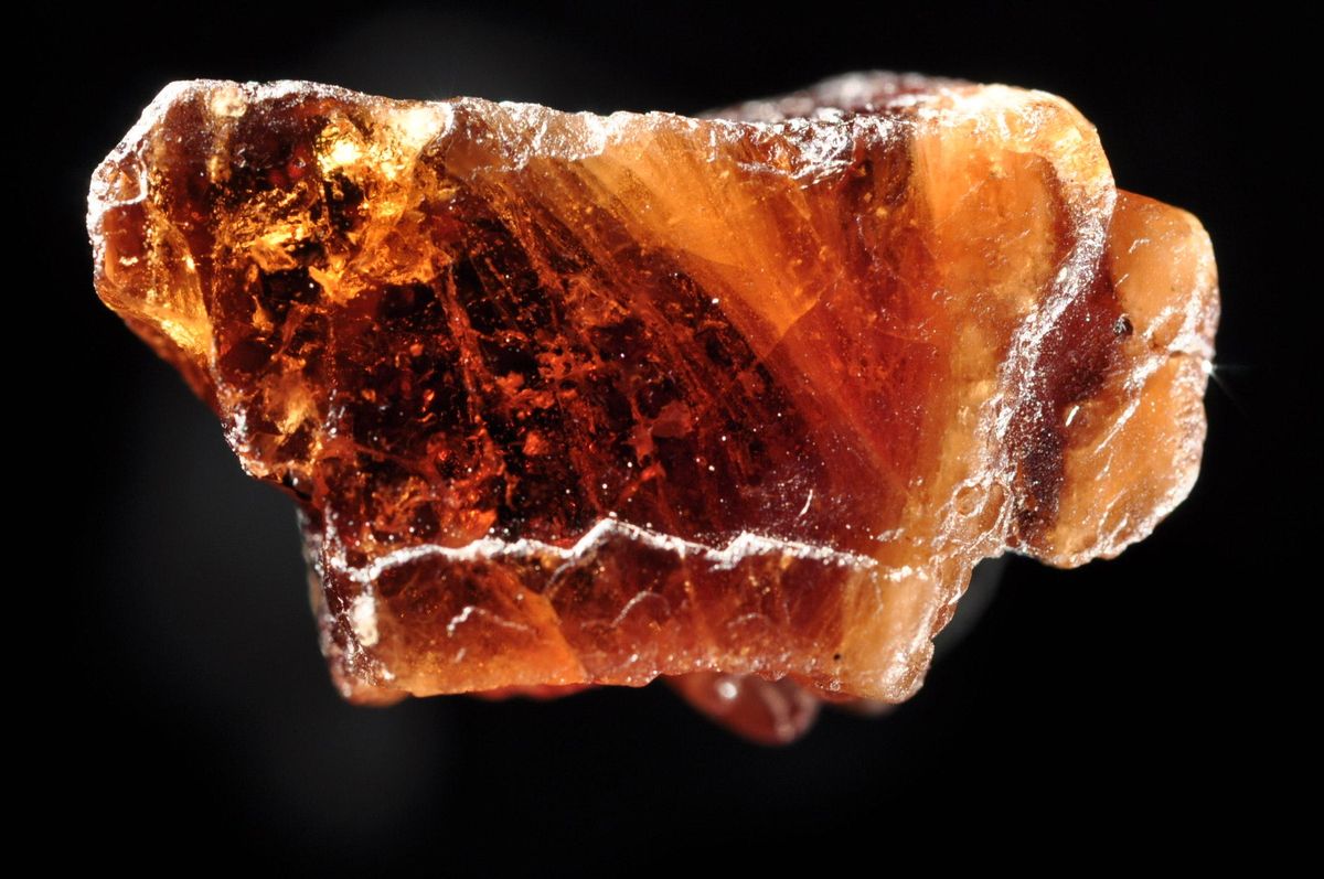 Bastnäsita, un carbonat de terres rares.