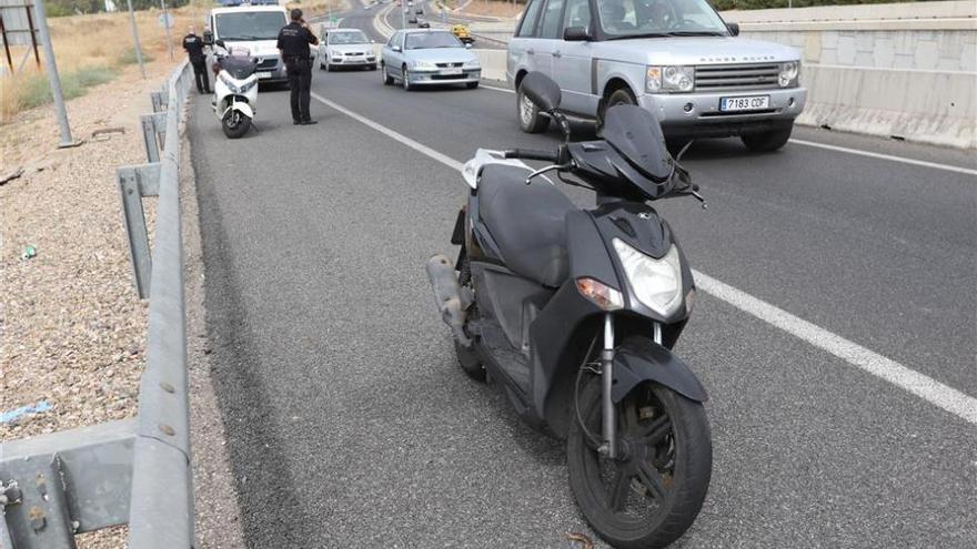 Herida una mujer en una colisión de un turismo y una motocicleta