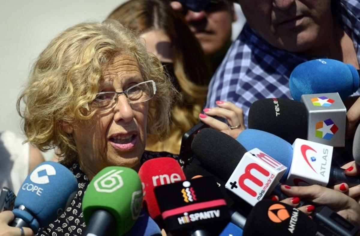 Manuela Carmena atén els mitjans, el 3 de juny a Madrid.