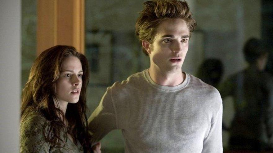 Robert Pattinson y Kristen Stewart en &#039;Crepúsculo&#039;.