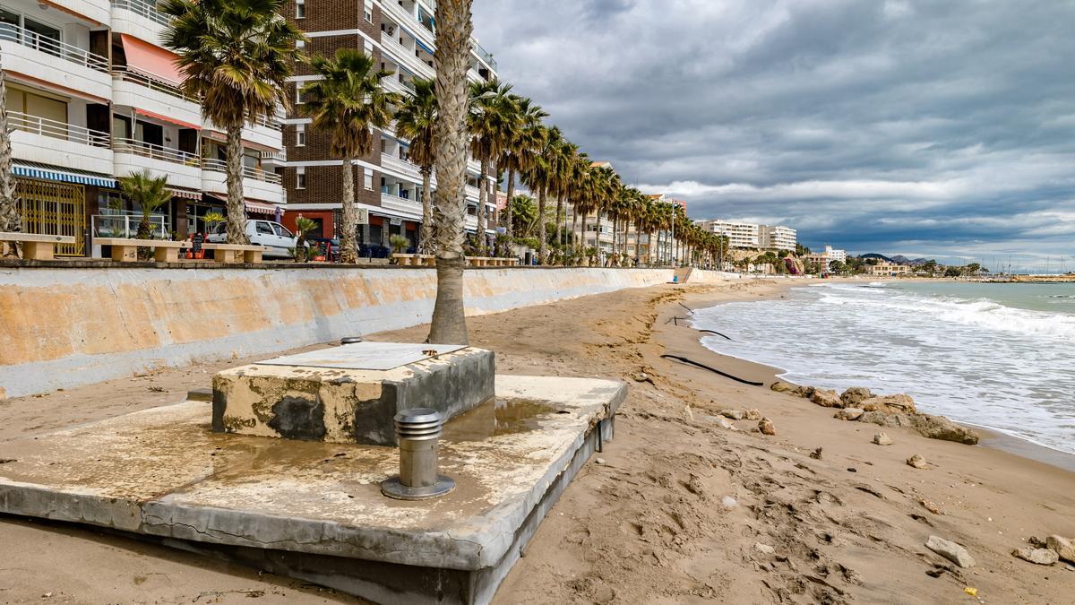 La playa Centro de La Vila en una imagen tras el temporal de abril.