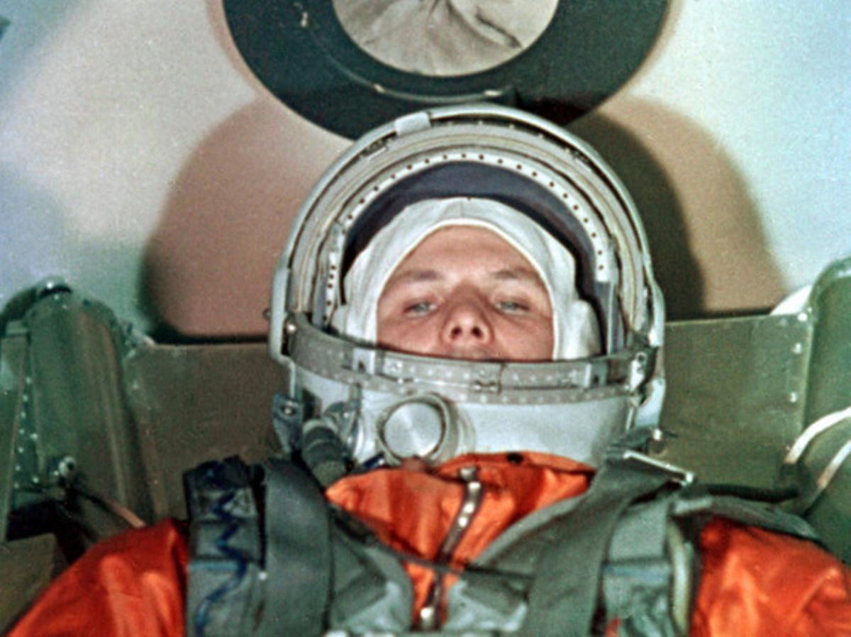 Iuri Gagarin, a bord de la nau ’Vostok 1’, moments abans del llançament a l’espai, el 12 d’abril de 1961.