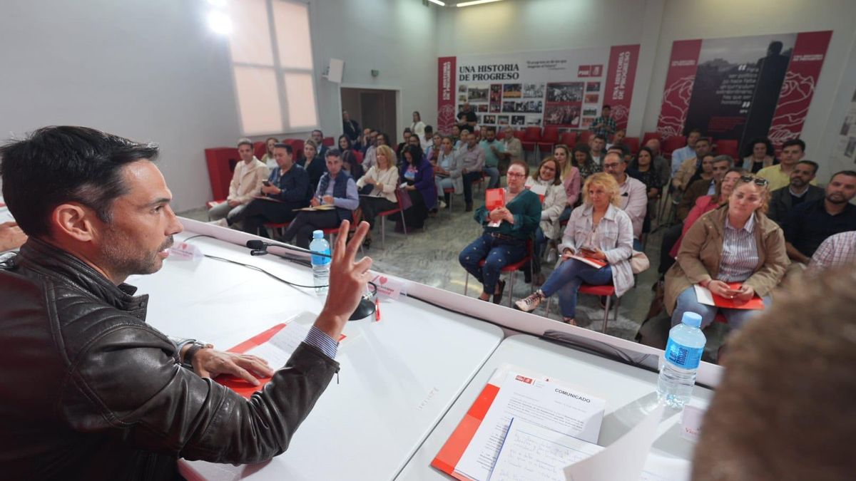 Manuel Borrego, en la reunión de este martes de la ejecutiva provincial en Badajoz.