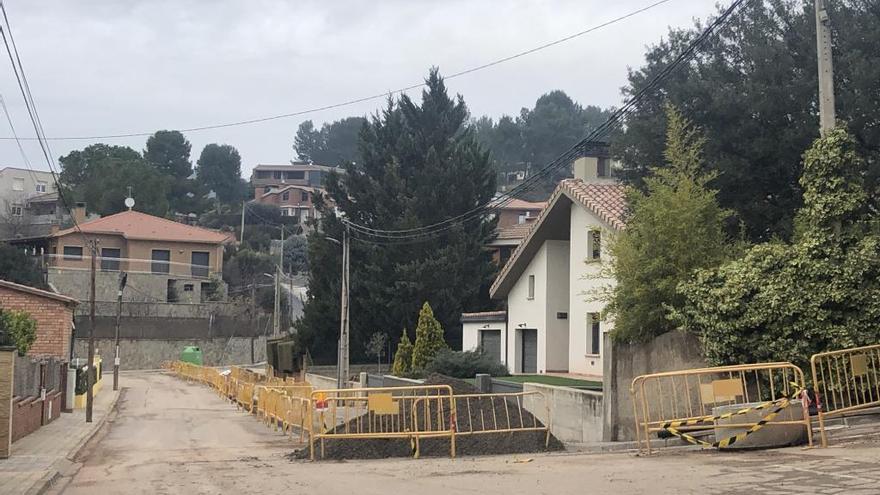 Un dels darrers trams en obres per a la construcció del clavegueram al nucli del Mirador de Montserrat