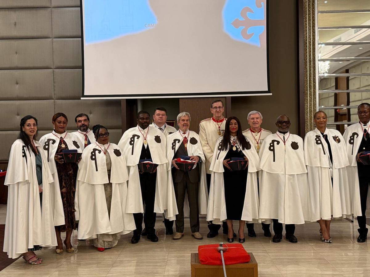 Un momento de la visita de la Orden del Camino de Santiago a Guinea Ecuatorial.