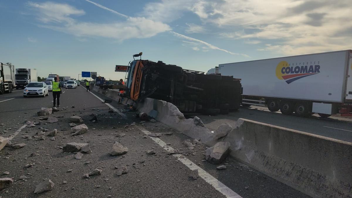 Accidente de un camión en una imagen de archivo