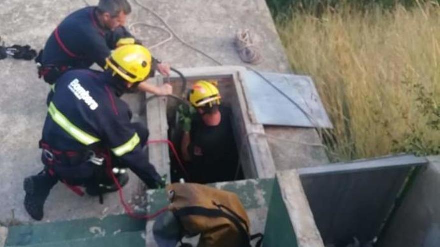 Sacan ilesa a una menor que cayó en un depósito de Xàbia de 5 metros de profundidad