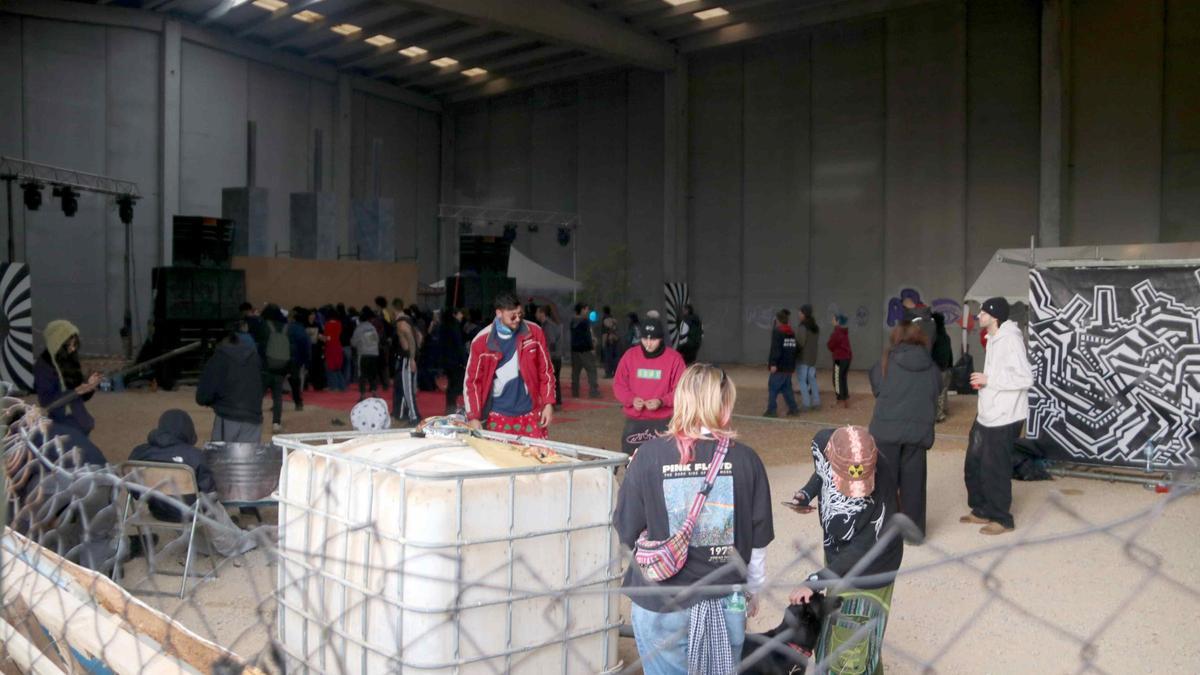 Les fotos de la 'macrorave' en un polígon de la Sénia