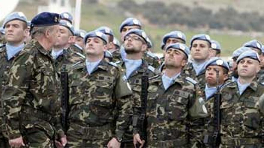 El Rey transmite a los soldados extremeños en Líbano el orgullo de los españoles por su labor