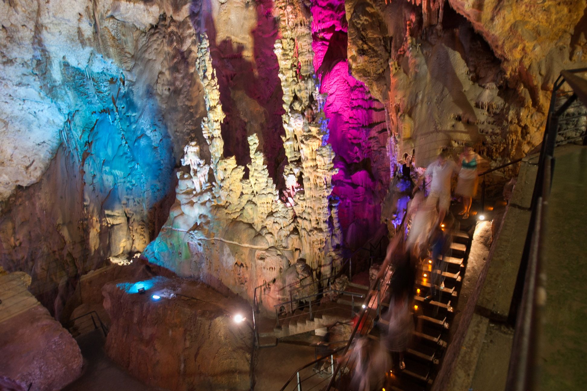 Cuevas del Canelobre, un tesoro en la provincia de Alicante