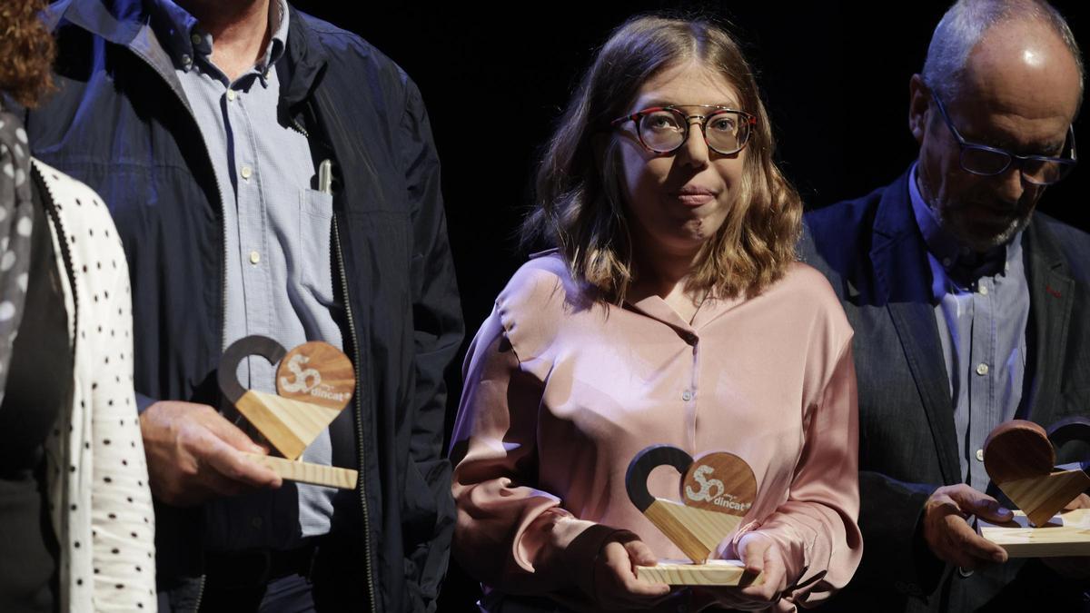 50 años de asociación Dincat en el TNC . Raquel Arriaza con su premio 50 años de asociación Dincat en el TNC . Raquel Arriaza con su premio