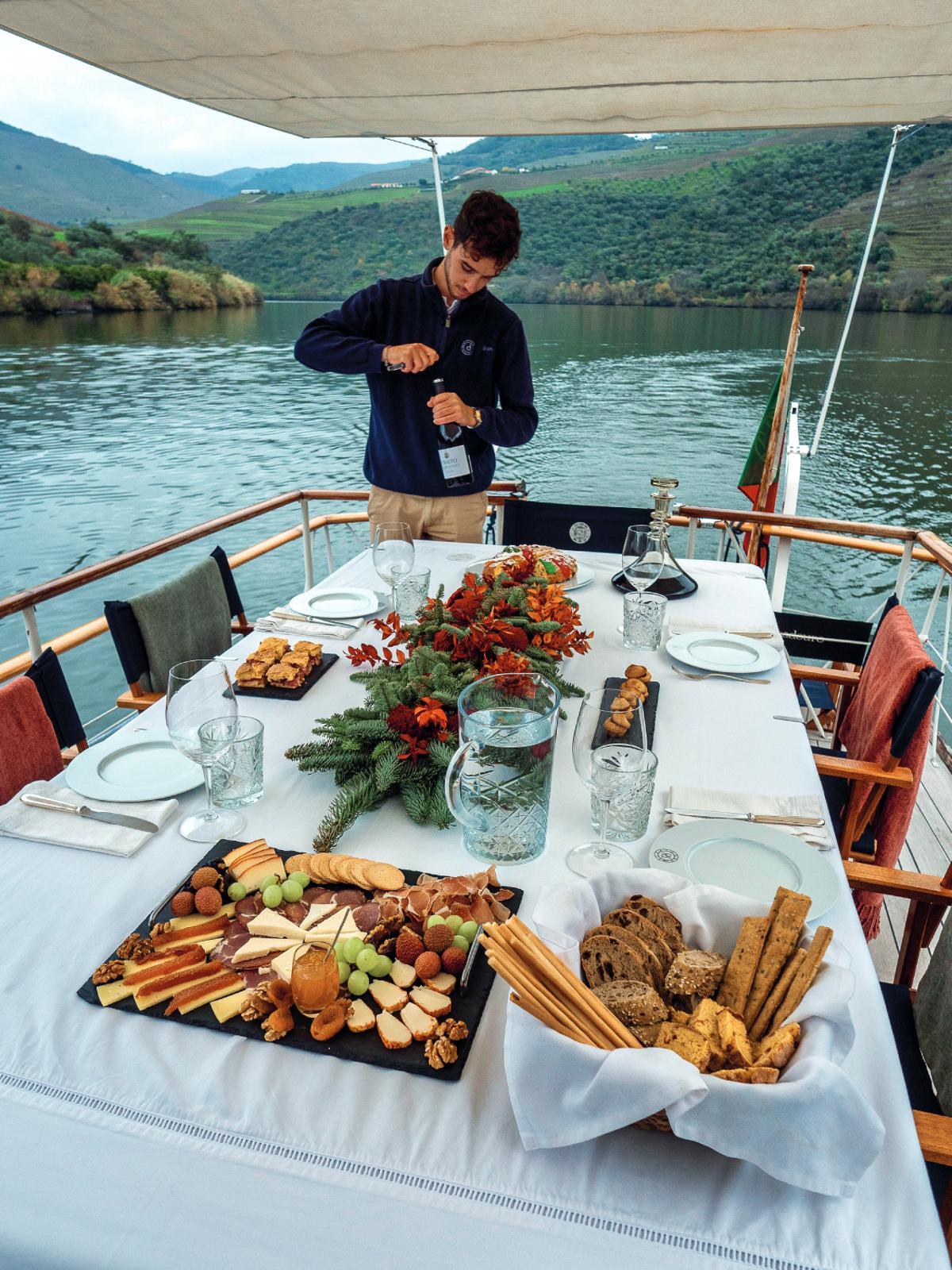 Experiendia enogastronómica en el barco Friendship I de Pipadouro.