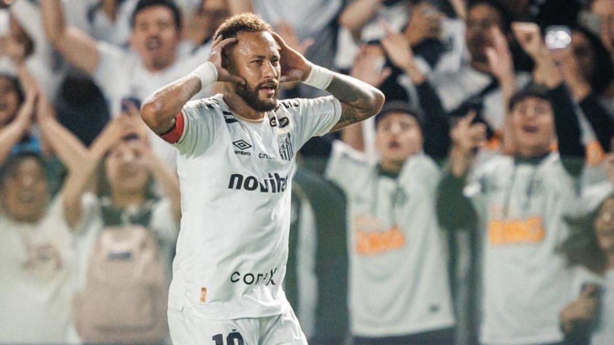 Neymar Jr. celebra uno de sus dos goles contra el Chapecoense