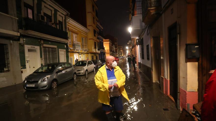 Las imágenes del temporal en Valencia: destrozos en la huerta, inundaciones, caos en el tráfico y barrios anegados