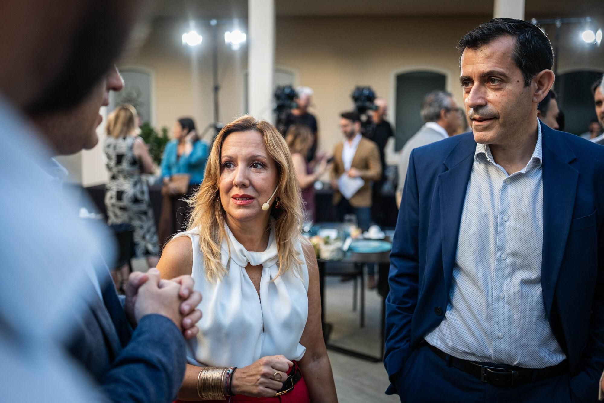 La presidenta del Cabildo de Tenerife, Rosa Dávila, y el vicepresidente primero, Lope Afonso, mantendrán un encuentro de diálogo con directores de los medios de comunicación con motivo del ecuador del mandato insular