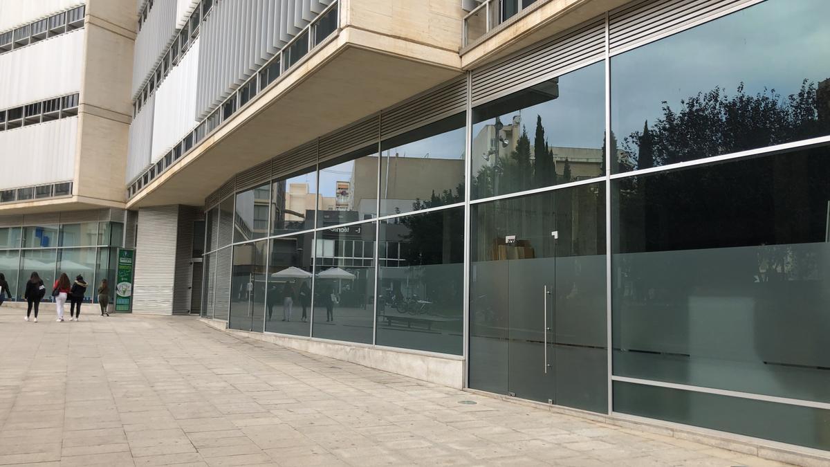 Bajos del edificio del Ayuntamiento, cuya adecuación se solicita incluir en los presupuestos de la Generalitat