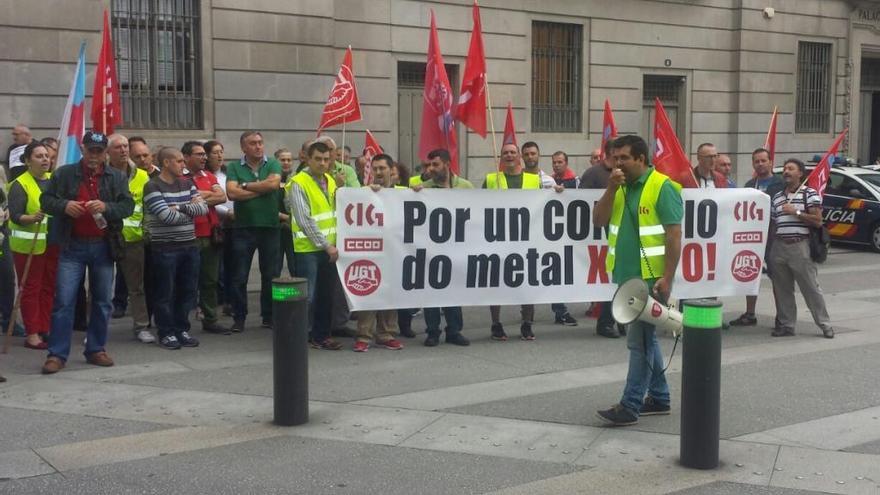 Trabajadores del metal, hoy en Pontevedra. // R. V.