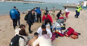 Buscan la narcolancha que huyó tras obligar a tirarse al mar a 35 inmigrantes en Cádiz