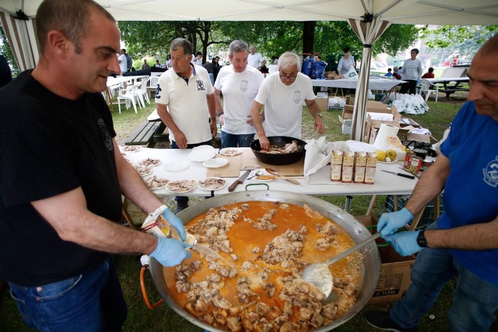 Fiestas de Piedras Blancas: comida en el parque de la Libertad