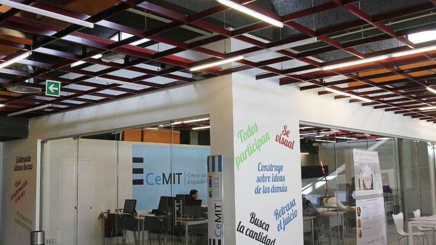 La aula CeMIT ya se trasladó al Centro del Coñecemento de La Molinera. // Iñaki Osorio