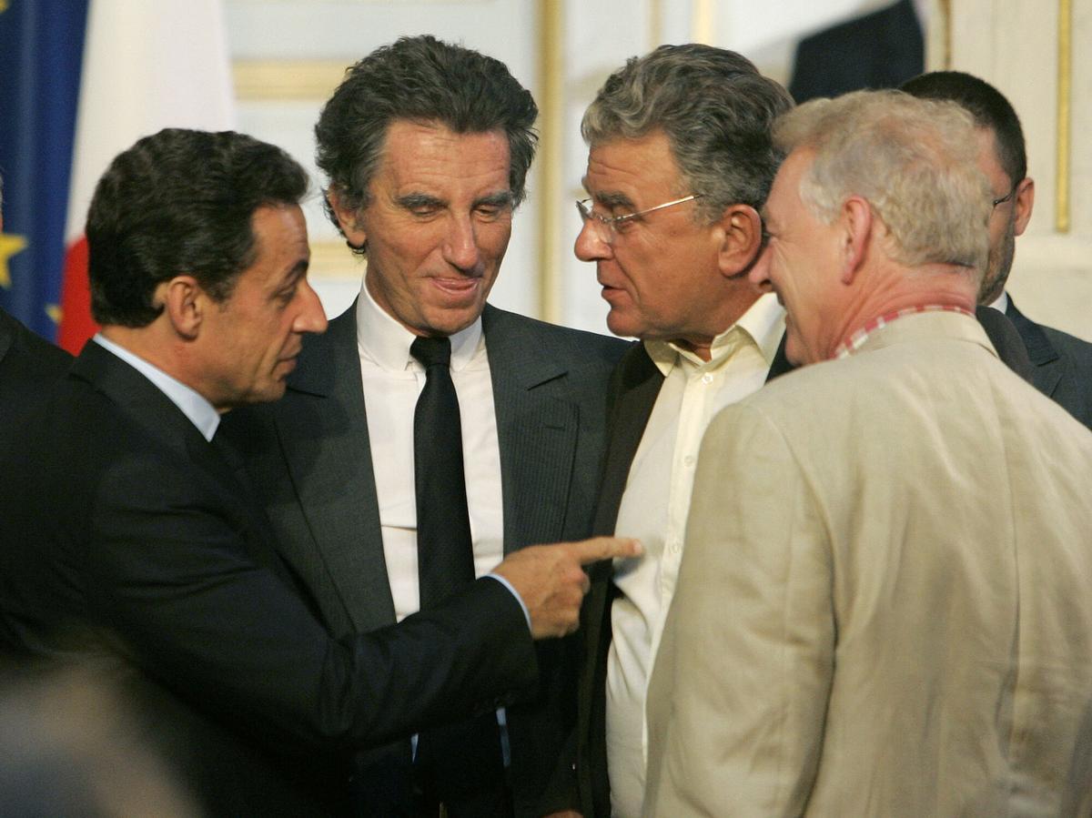 Jack Lang --segundo por la izquierda-- departe con el entonces presidente Nicolas Sarkozy y otros interlocutores en una imagen de archivo.