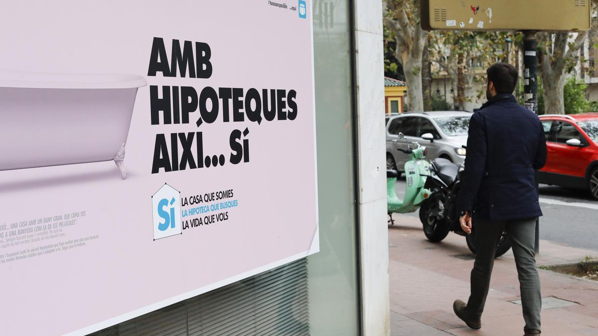 Cartel de hipotecas de una entidad financiera, en una imagen de archivo.