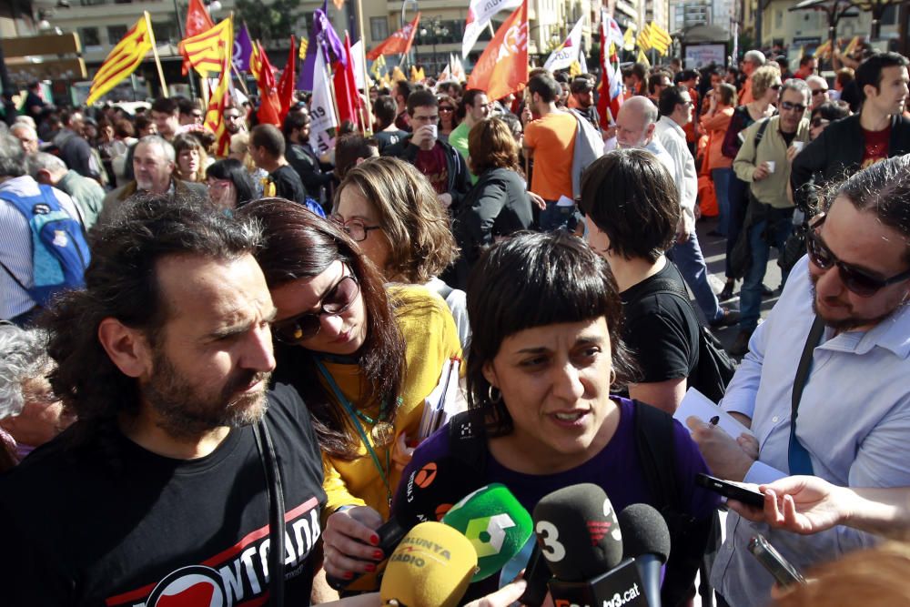 Manifestación en Valencia con motivo del 25 d'Abril