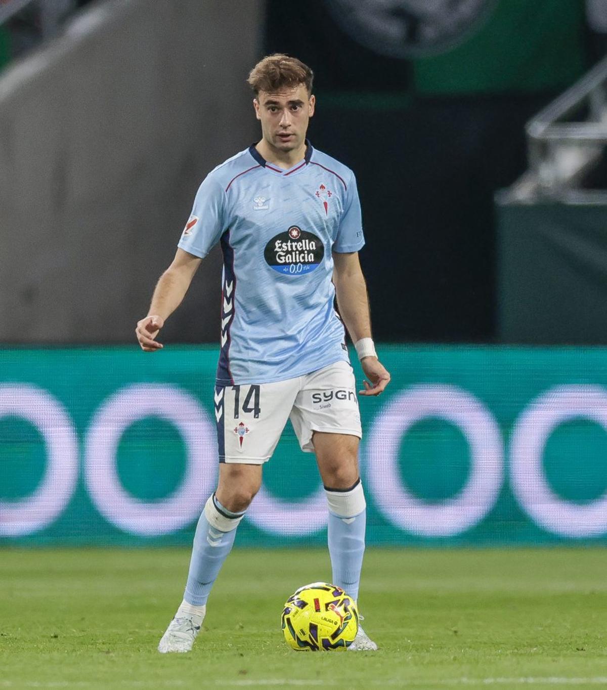 El debutante Álvaro Núñez, en un momento del encuentro. | LOF