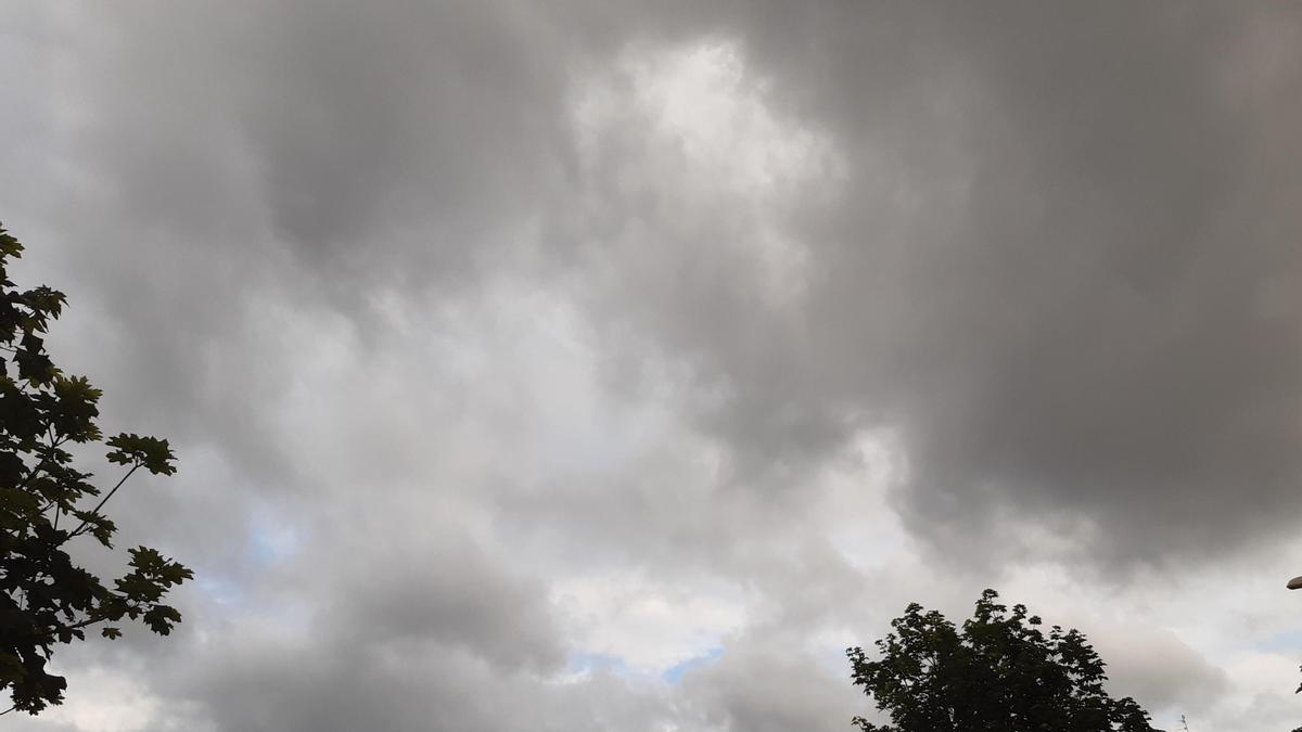 Cielos nubosos este domingo con precipitaciones localmente fuertes o persistentes en el sureste peninsular e Ibiza