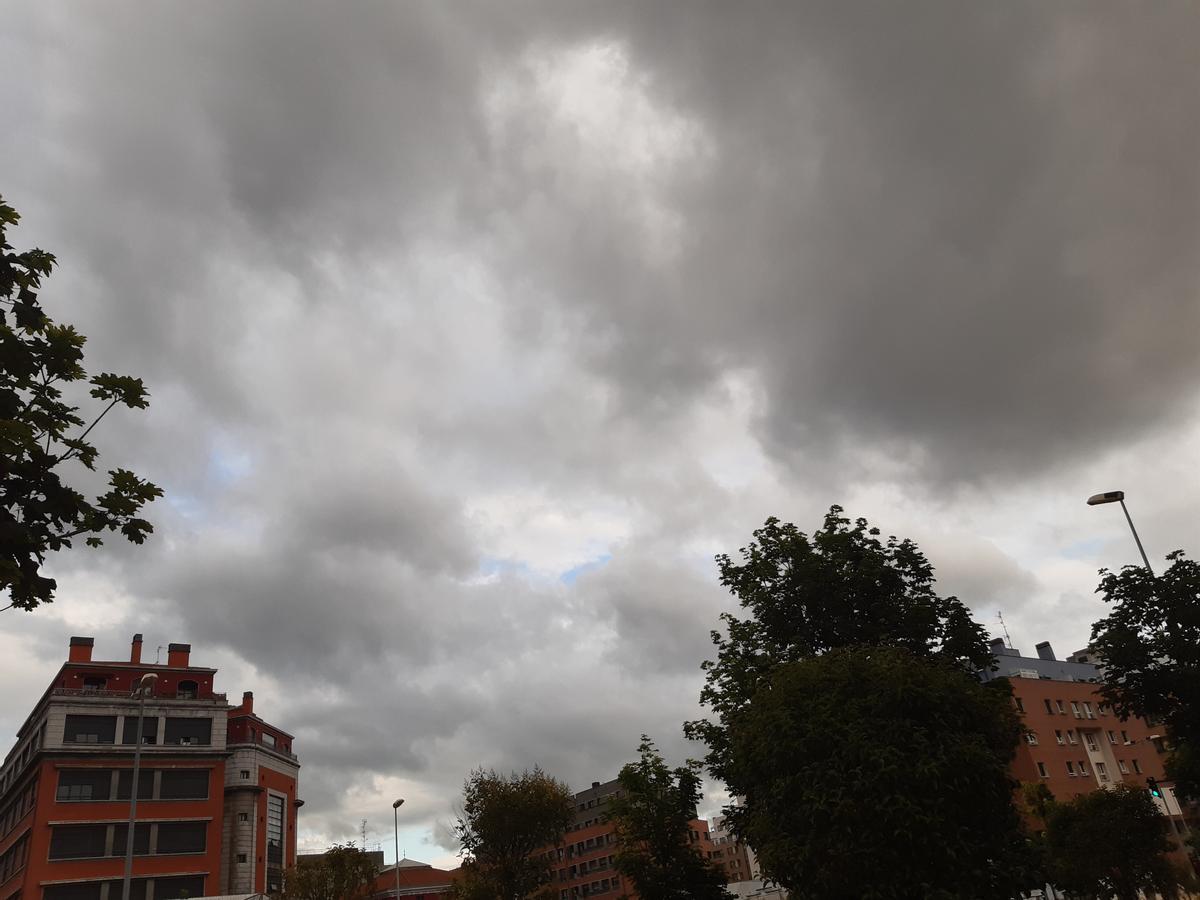 Cielos nubosos este domingo con precipitaciones localmente fuertes o persistentes en el sureste peninsular e Ibiza
