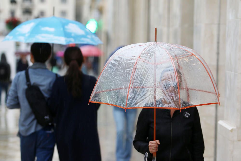 El Centro de Málaga ha vivido un viernes pasado por agua.