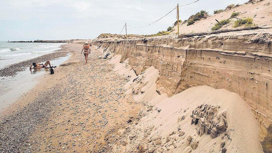 El Cobierno extraerá arena del fondo marino de Cullera pese al criterio de la Generalitat