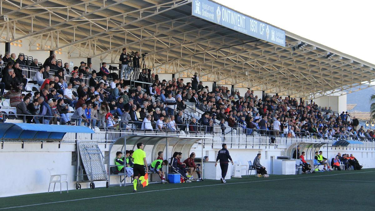 Afición del Ontinyent 1931 en El Clariano