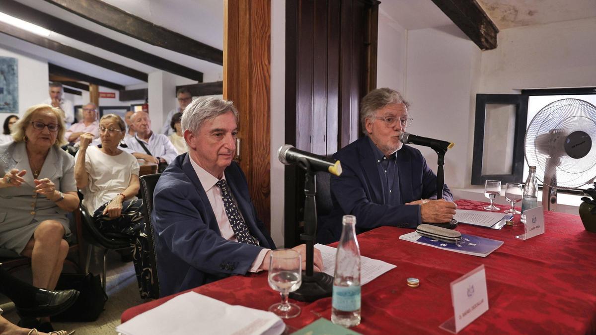 Rafael Dezcallar fue presentado por Josep Pons, ambos diplomáticos
