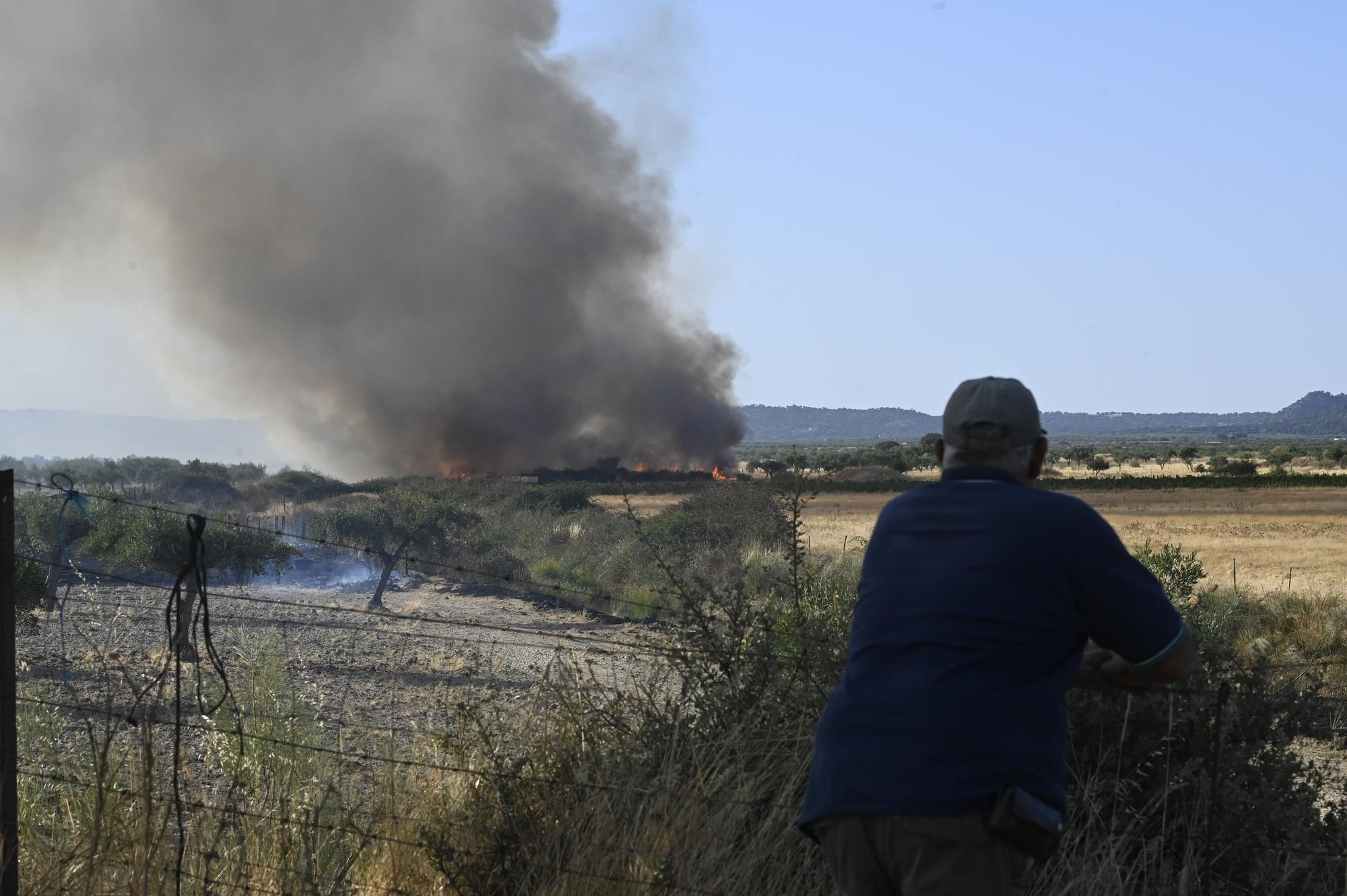Así se está desarrollando el incendio de nivel 1 entre Arroyomolinos y Alcuéscar