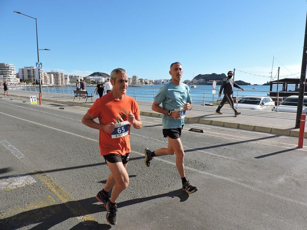 Estos todas las imágenes de la Media Maratón de Águilas