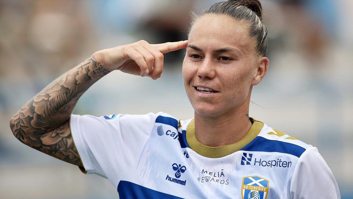 Jassina Blom celebra su gol frente al Betis.