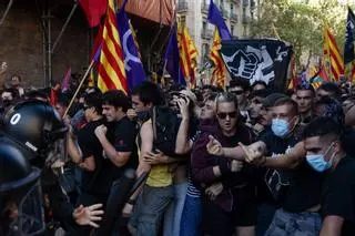 Imágenes de las manifestaciones en el Fossar de les Moreres